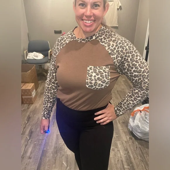 Zenana mocha leopard long sleeve tee - Picture 4 of 4